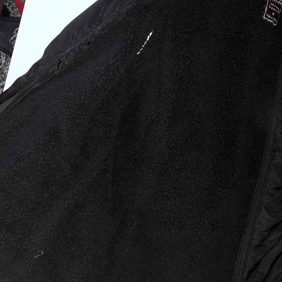 Vest - Picture 3 of 4